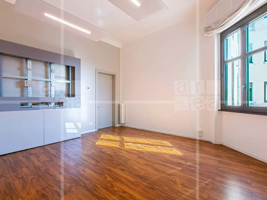 Immagine 17 di Ufficio in affitto  in Via Barberini a Roma