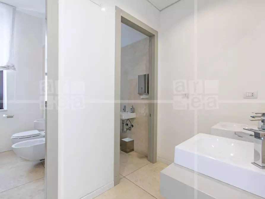 Immagine 19 di Ufficio in affitto  in Via Barberini a Roma