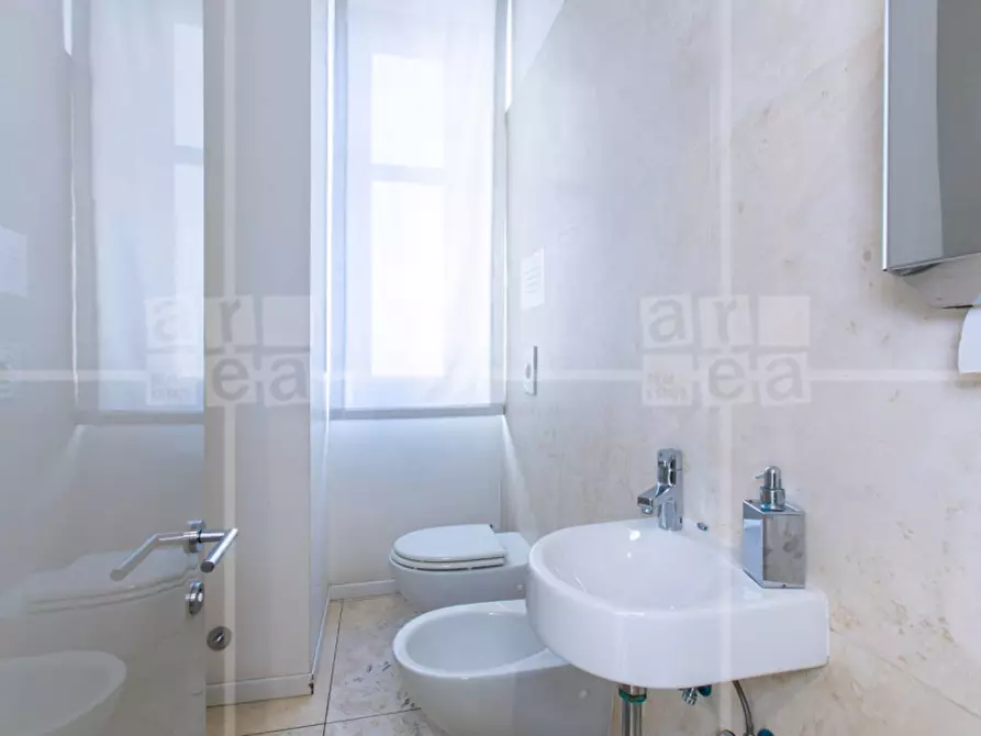 Immagine 20 di Ufficio in affitto  in Via Barberini a Roma