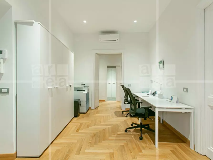 Immagine 1 di Ufficio in affitto  in Via Di San Marcello a Roma