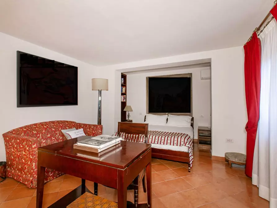 Immagine 3 di Appartamento in vendita  in Via Cola Di Rienzo a Roma