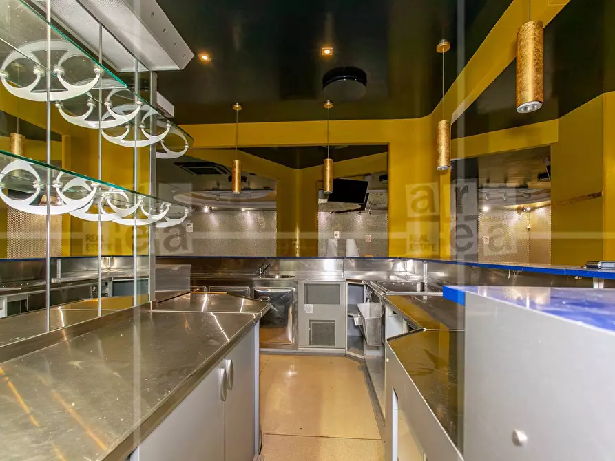 Immagine 8 di Locale commerciale in affitto  in Via Tiburtina a Roma