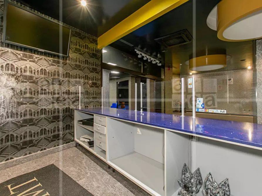 Immagine 10 di Locale commerciale in affitto  in Via Tiburtina a Roma