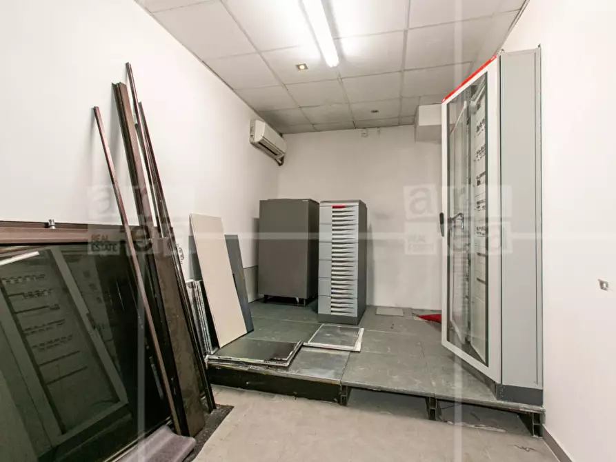 Immagine 13 di Locale commerciale in affitto  in Via Tiburtina a Roma