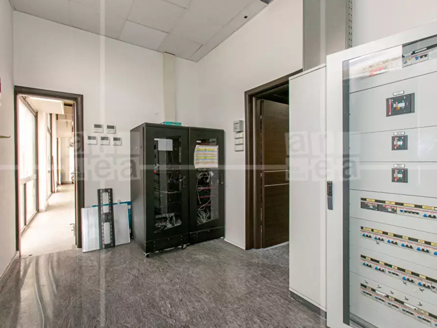 Immagine 14 di Locale commerciale in affitto  in Via Tiburtina a Roma