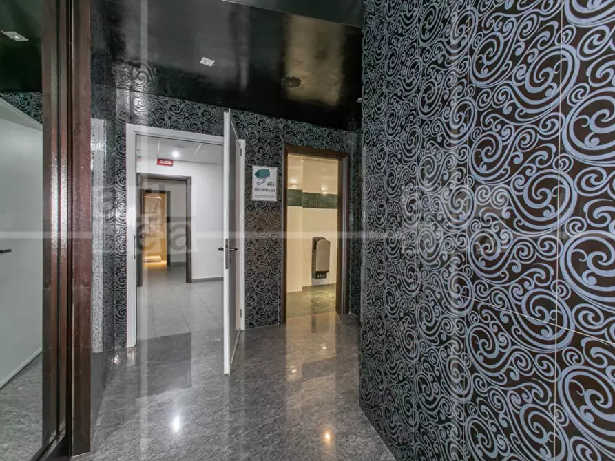 Immagine 16 di Locale commerciale in affitto  in Via Tiburtina a Roma