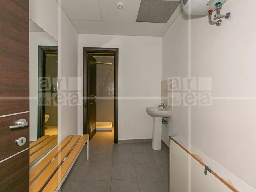 Immagine 18 di Locale commerciale in affitto  in Via Tiburtina a Roma