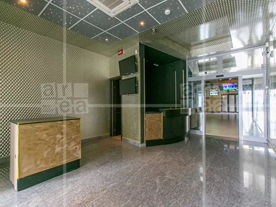 Immagine 19 di Locale commerciale in affitto  in Via Tiburtina a Roma