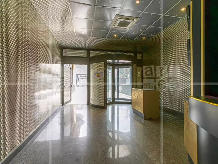 Immagine 20 di Locale commerciale in affitto  in Via Tiburtina a Roma