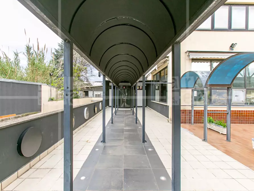 Immagine 28 di Locale commerciale in affitto  in Via Tiburtina a Roma