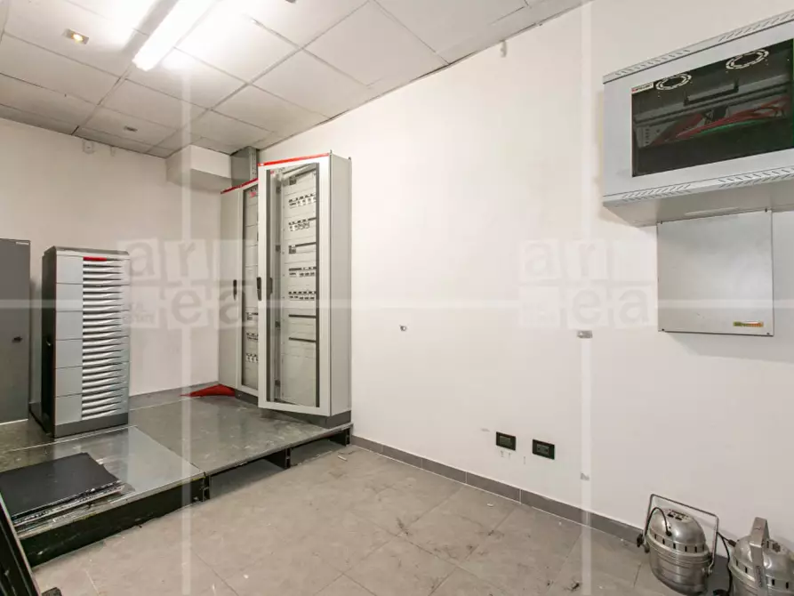 Immagine 13 di Locale commerciale in affitto  in Via Tiburtina a Roma