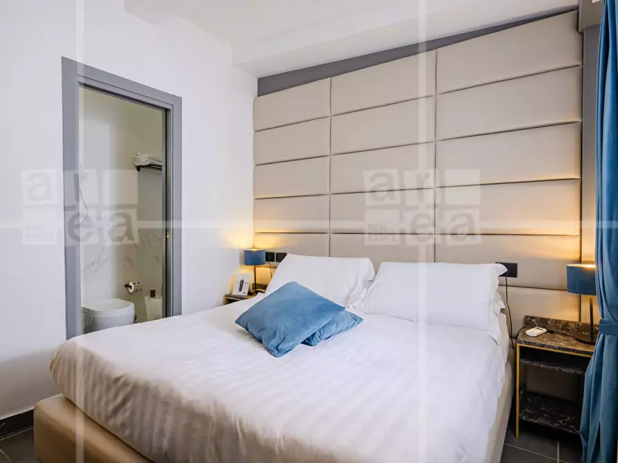 Immagine 9 di Attività commerciale in vendita  in Via Carlo Emanuele I a Roma