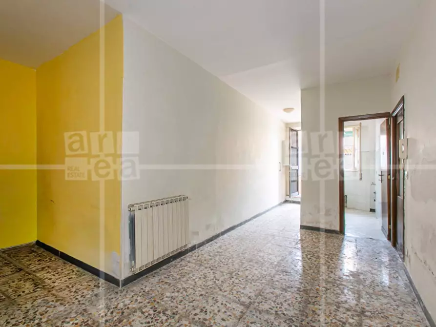 Immagine 5 di Appartamento in vendita  in Via Trofarello a Roma