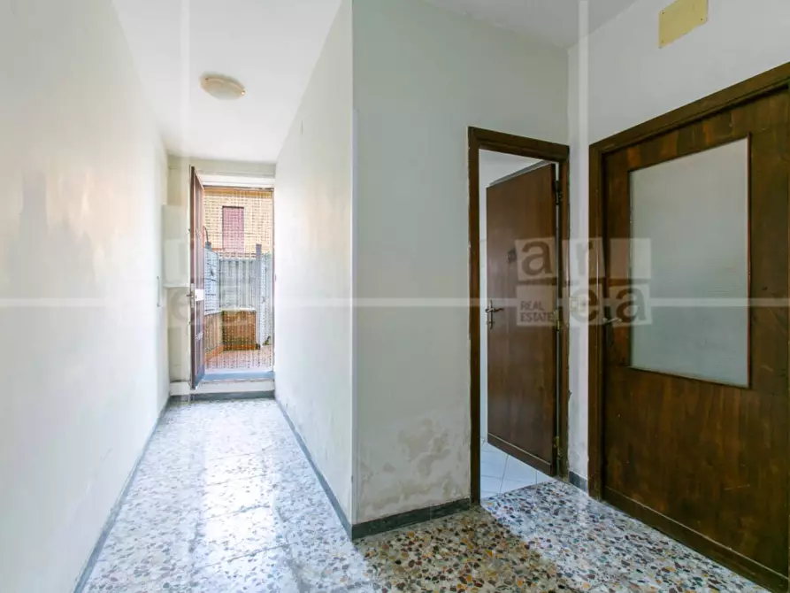 Immagine 4 di Appartamento in vendita  in Via Trofarello a Roma