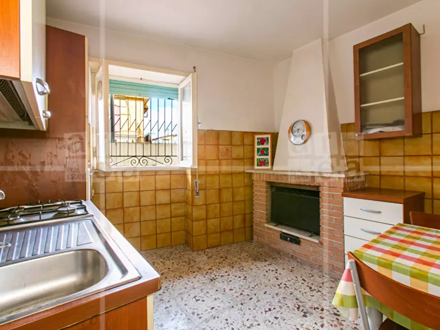 Immagine 14 di Appartamento in vendita  in Via Trofarello a Roma