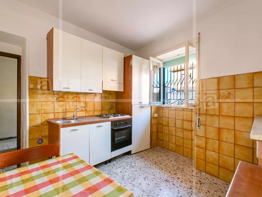 Immagine 15 di Appartamento in vendita  in Via Trofarello a Roma