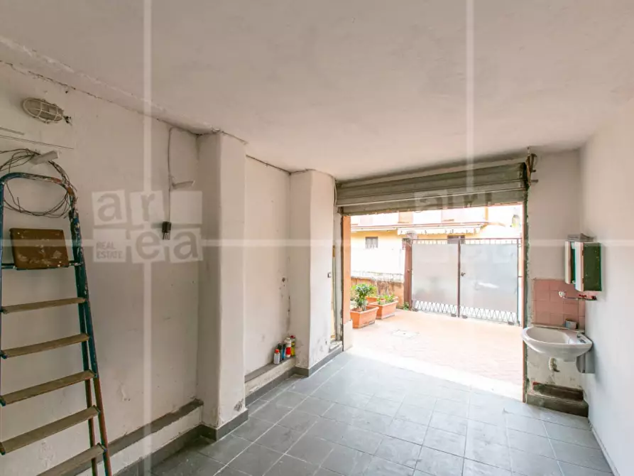 Immagine 22 di Appartamento in vendita  in Via Trofarello a Roma