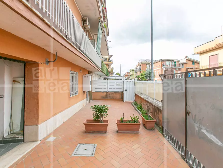 Immagine 26 di Appartamento in vendita  in Via Trofarello a Roma