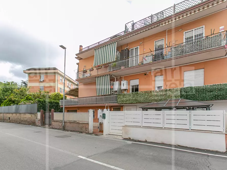 Immagine 34 di Appartamento in vendita  in Via Trofarello a Roma