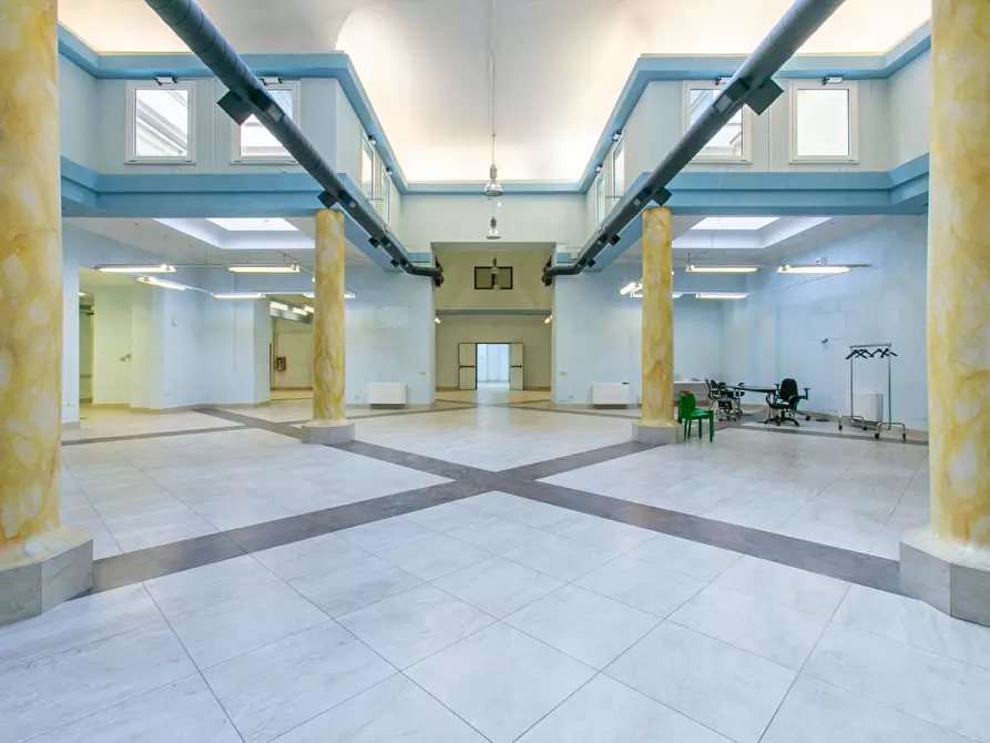 Immagine 1 di Locale commerciale in affitto  in Via Nazionale 180 a Roma