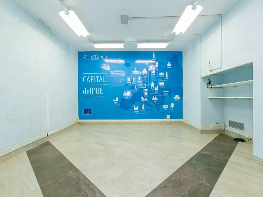Immagine 5 di Locale commerciale in affitto  in Via Nazionale 180 a Roma