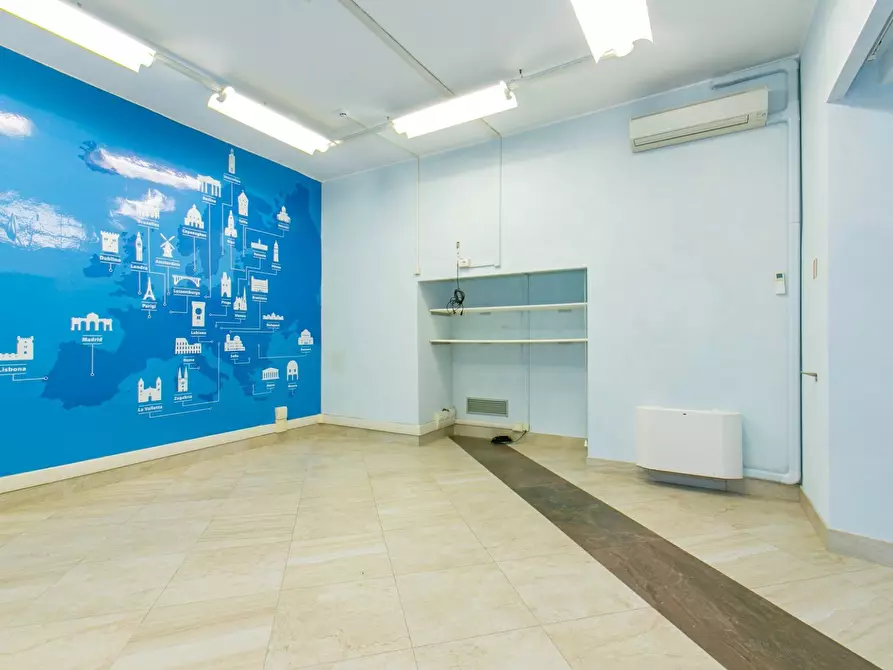 Immagine 6 di Locale commerciale in affitto  in Via Nazionale 180 a Roma