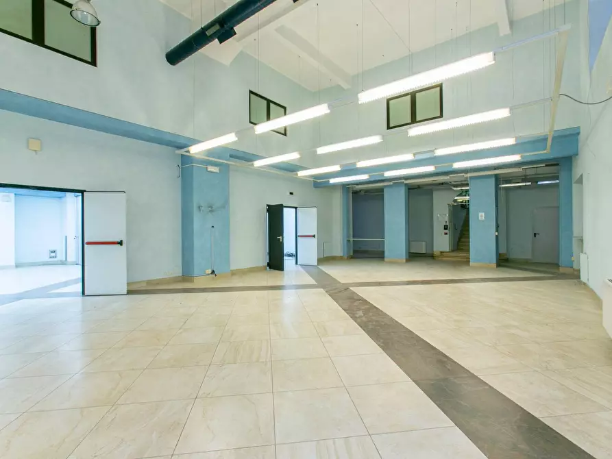 Immagine 11 di Locale commerciale in affitto  in Via Nazionale 180 a Roma