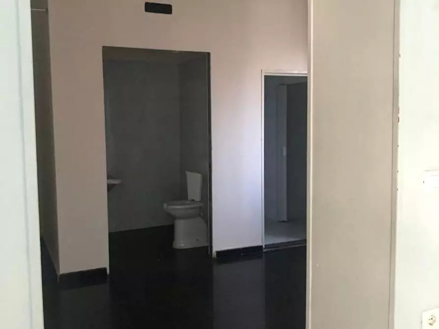 Immagine 4 di Locale commerciale in affitto  in FEDERICO RICCO a Nocera Inferiore