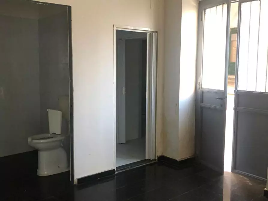 Immagine 7 di Locale commerciale in affitto  in FEDERICO RICCO a Nocera Inferiore