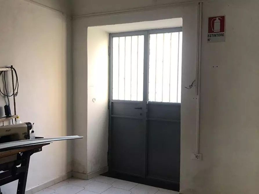 Immagine 8 di Locale commerciale in affitto  in FEDERICO RICCO a Nocera Inferiore
