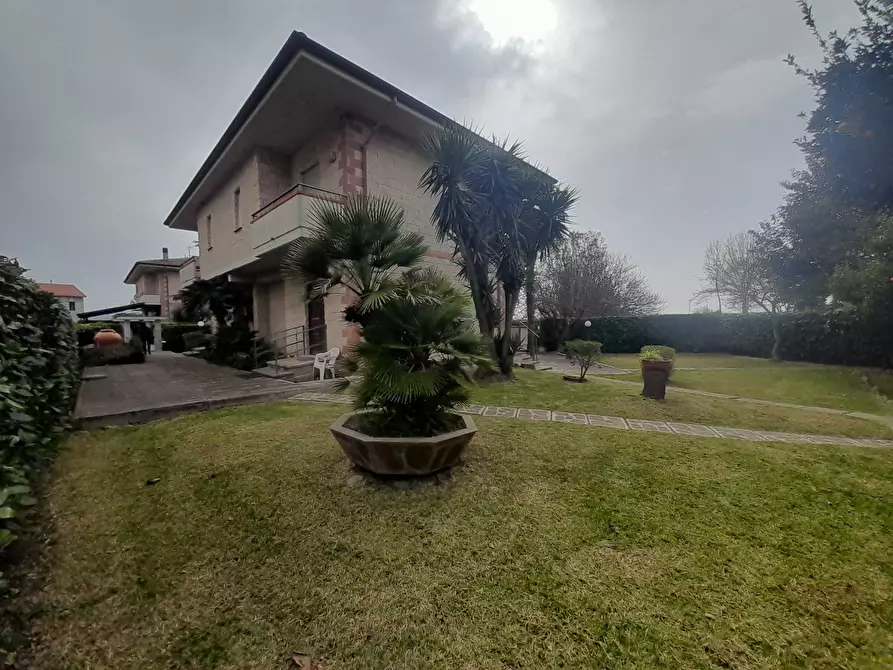 Immagine 1 di Villa in vendita  in cafasso a Capaccio Paestum