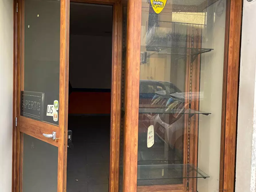 Immagine 3 di Locale commerciale in affitto  in via Guarini 45 a Avellino