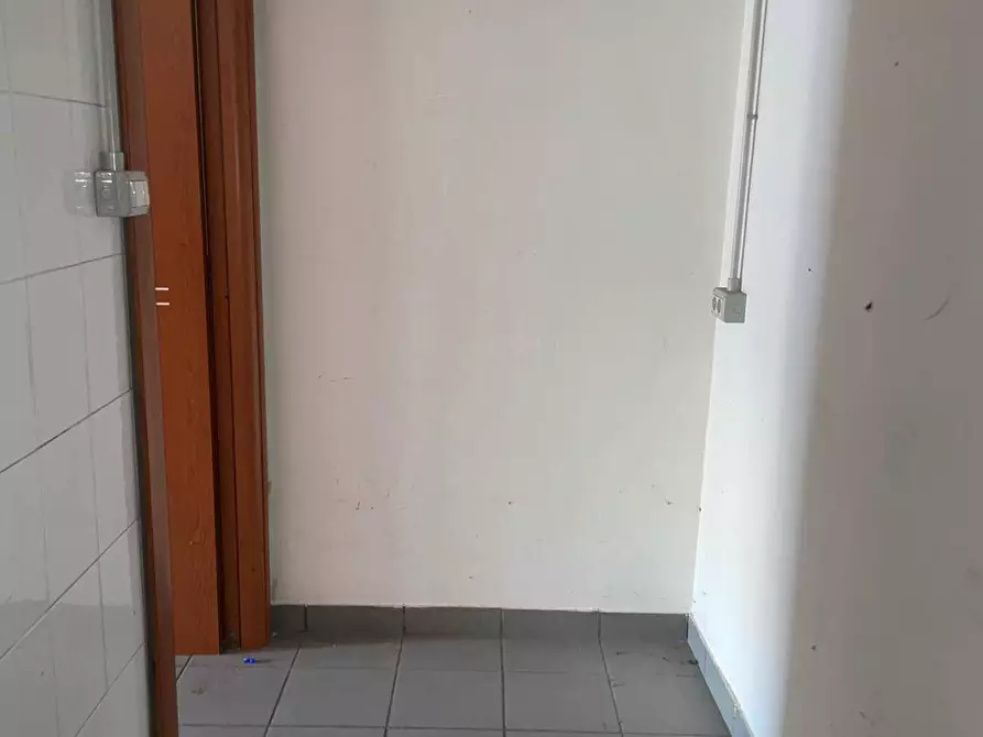 Immagine 8 di Locale commerciale in affitto  in via Guarini 45 a Avellino