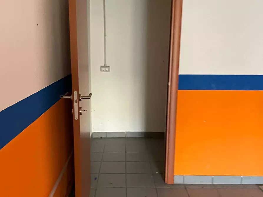 Immagine 13 di Locale commerciale in affitto  in via Guarini 45 a Avellino