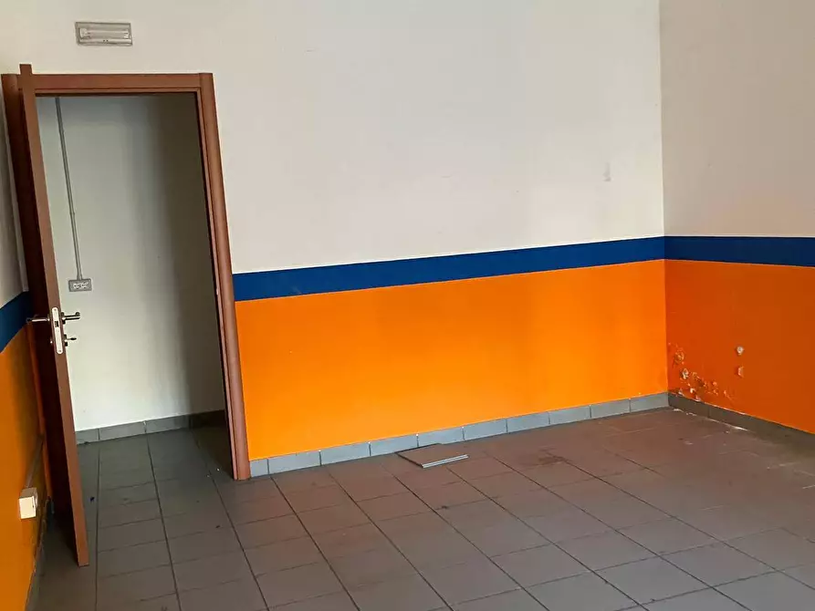 Immagine 14 di Locale commerciale in affitto  in via Guarini 45 a Avellino