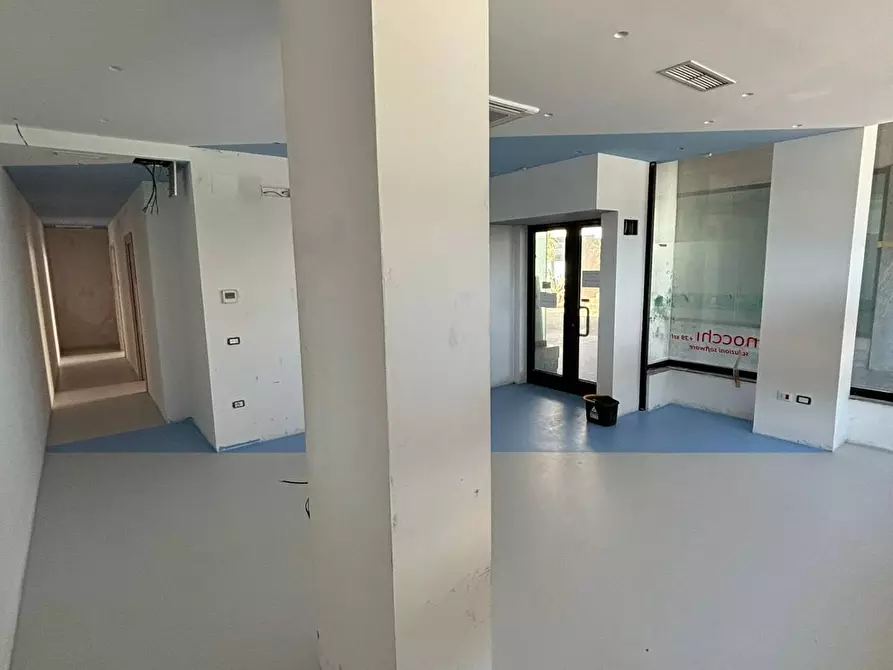 Immagine 8 di Ufficio in vendita  in via palatucci a Avellino