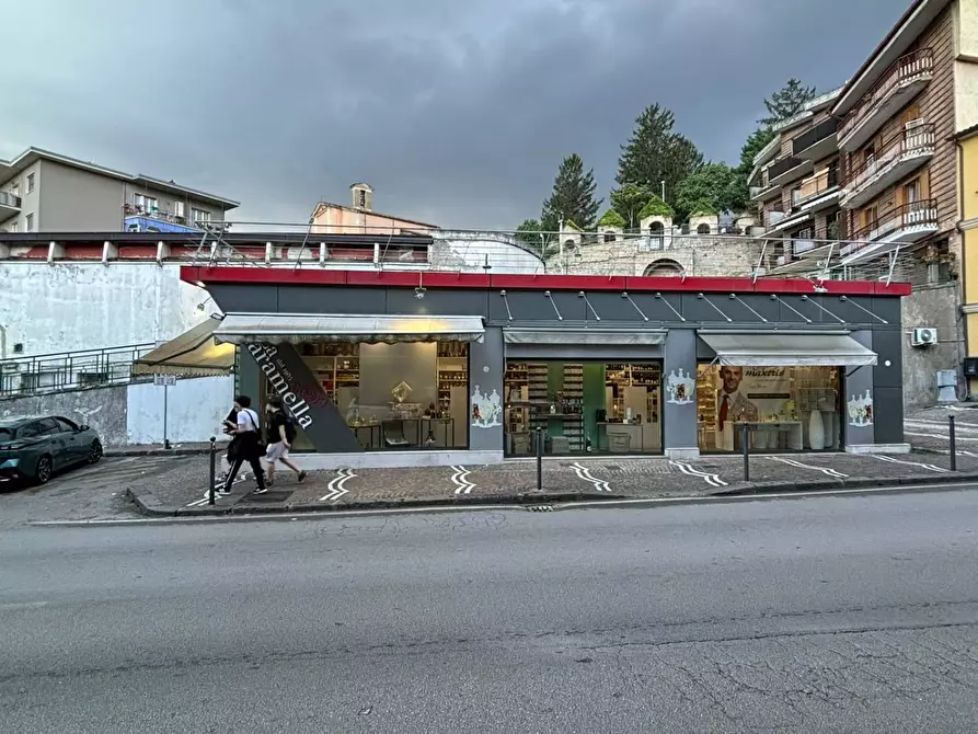 Immagine 1 di Locale commerciale in affitto  in via manfredi a Aiello Del Sabato