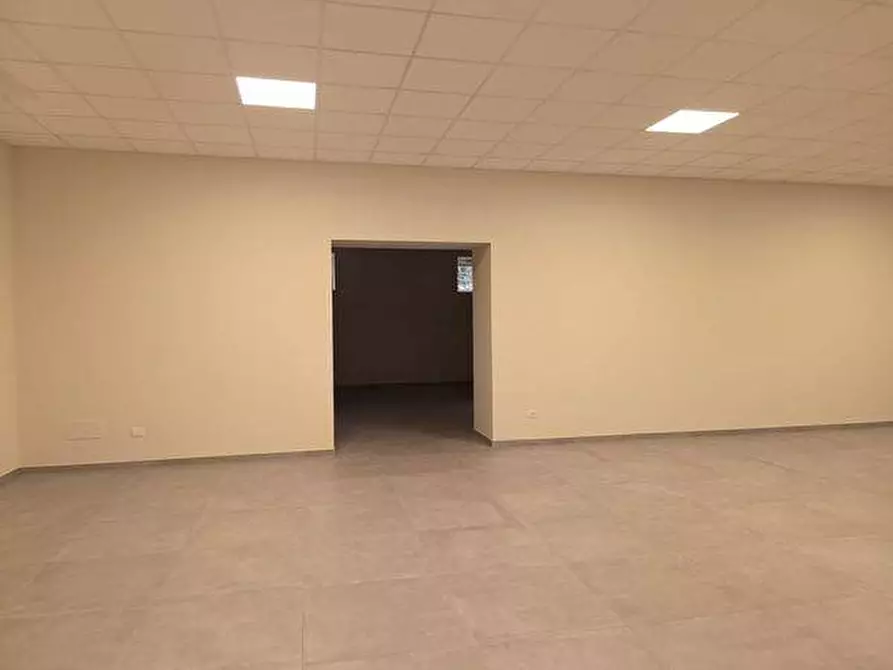 Immagine 5 di Locale commerciale in affitto  in VIA RIVO CEROLA a Sarno