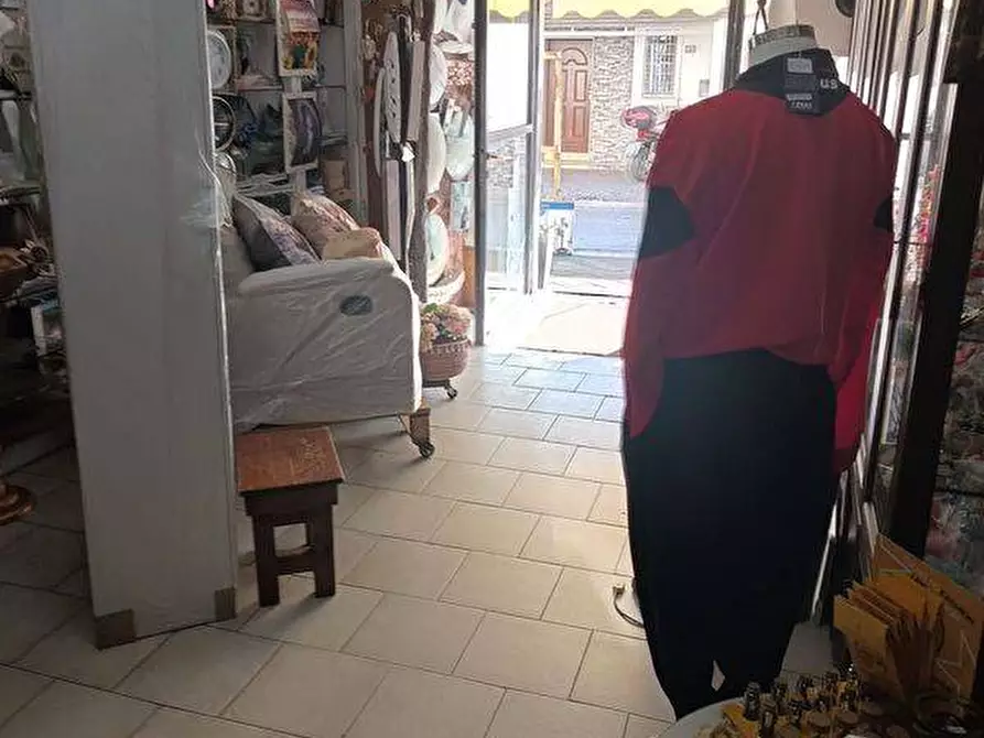 Immagine 2 di Locale commerciale in vendita  in VIA SANT'ANNA 4 a Nocera Inferiore