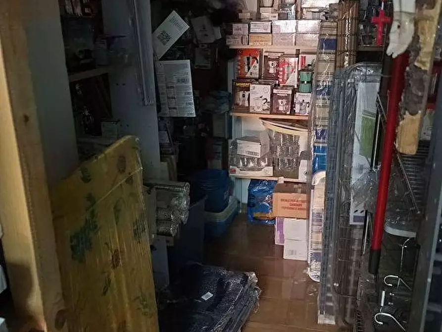 Immagine 3 di Locale commerciale in vendita  in VIA SANT'ANNA 4 a Nocera Inferiore