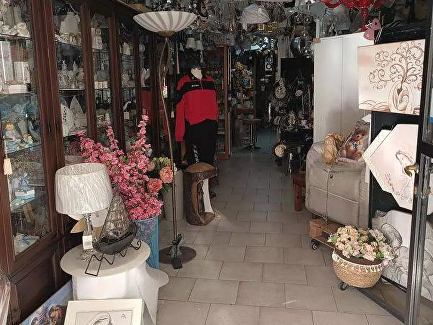 Immagine 4 di Locale commerciale in vendita  in VIA SANT'ANNA 4 a Nocera Inferiore