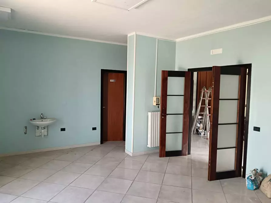 Immagine 2 di Locale commerciale in affitto  in VIA CARLO TRAMONTANO 73 a Pagani