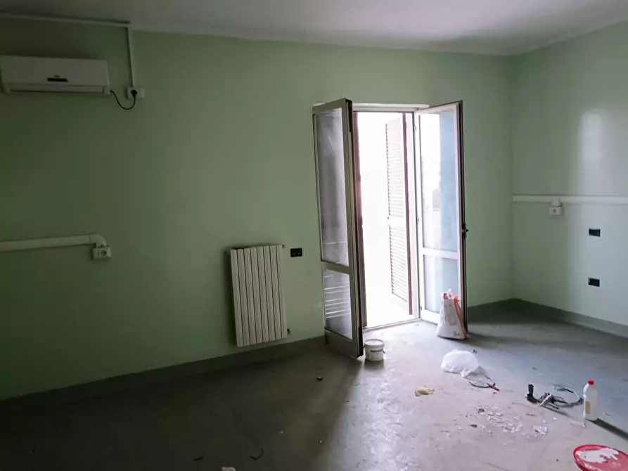 Immagine 8 di Locale commerciale in affitto  in VIA CARLO TRAMONTANO 73 a Pagani