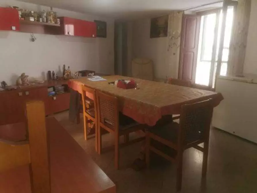 Immagine 7 di Locale commerciale in vendita  in VIA AMENDOLA 137 a Pagani