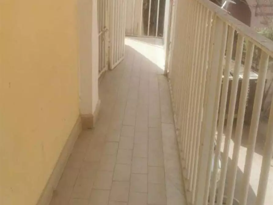 Immagine 9 di Locale commerciale in vendita  in VIA AMENDOLA 137 a Pagani