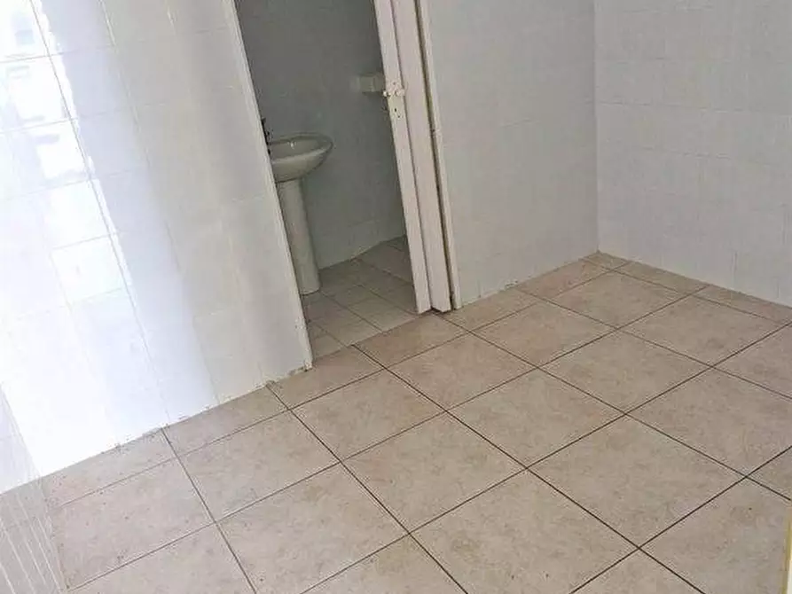 Immagine 2 di Locale commerciale in vendita  in VIA NICOLA GRIMALDI 92 a Nocera Inferiore