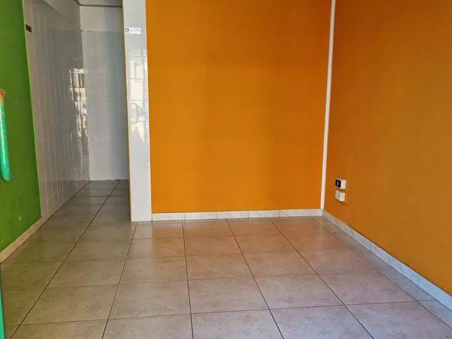 Immagine 4 di Locale commerciale in vendita  in VIA NICOLA GRIMALDI 92 a Nocera Inferiore