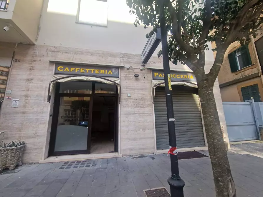 Immagine 1 di Locale commerciale in affitto  in corso europa a Avellino