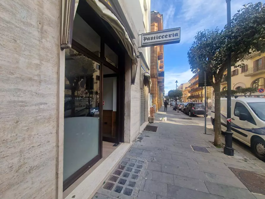 Immagine 3 di Locale commerciale in affitto  in corso europa a Avellino