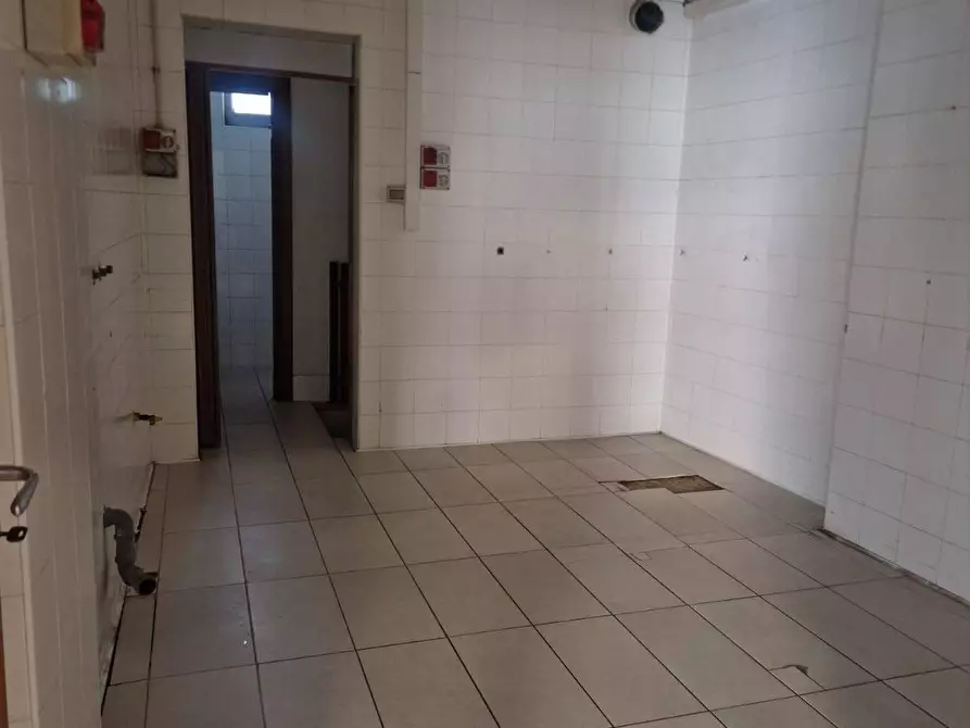 Immagine 5 di Locale commerciale in affitto  in corso europa a Avellino